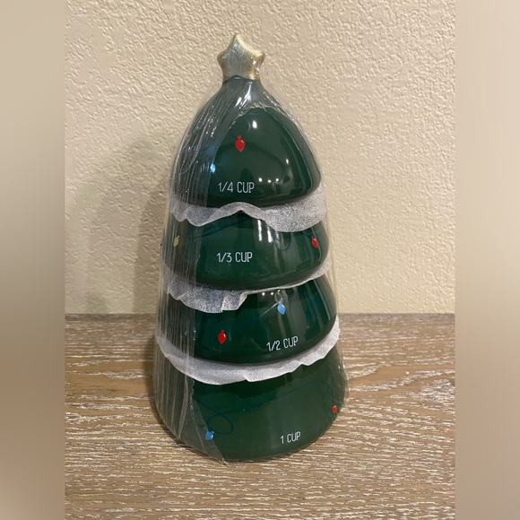 Target Bullseye Playground Green Christmas Tree Ceramic Measuring Cups Set of 4 - Picture 3 of 4